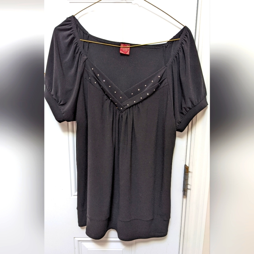 *Vintage Black Top, Diamond Sparkle on VNeck, Short Sleeves, Women L
